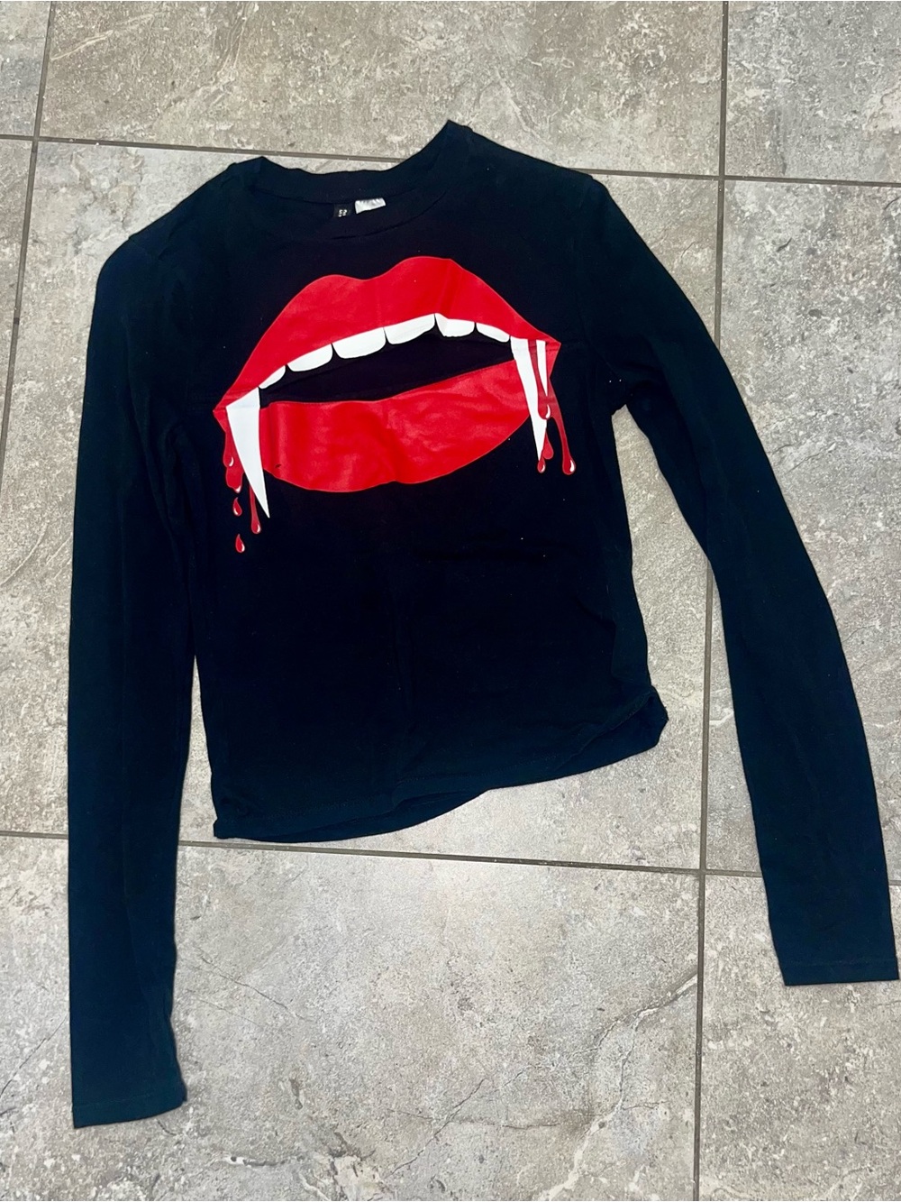 Black Long-Sleeve Graphic Top with Red Lip Print